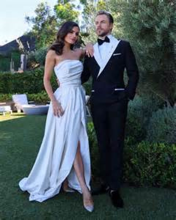 Derek Hough and Hayley Erbert Archives
