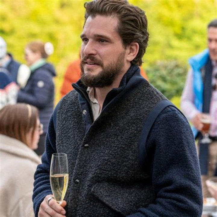 Kit Harington mo cap